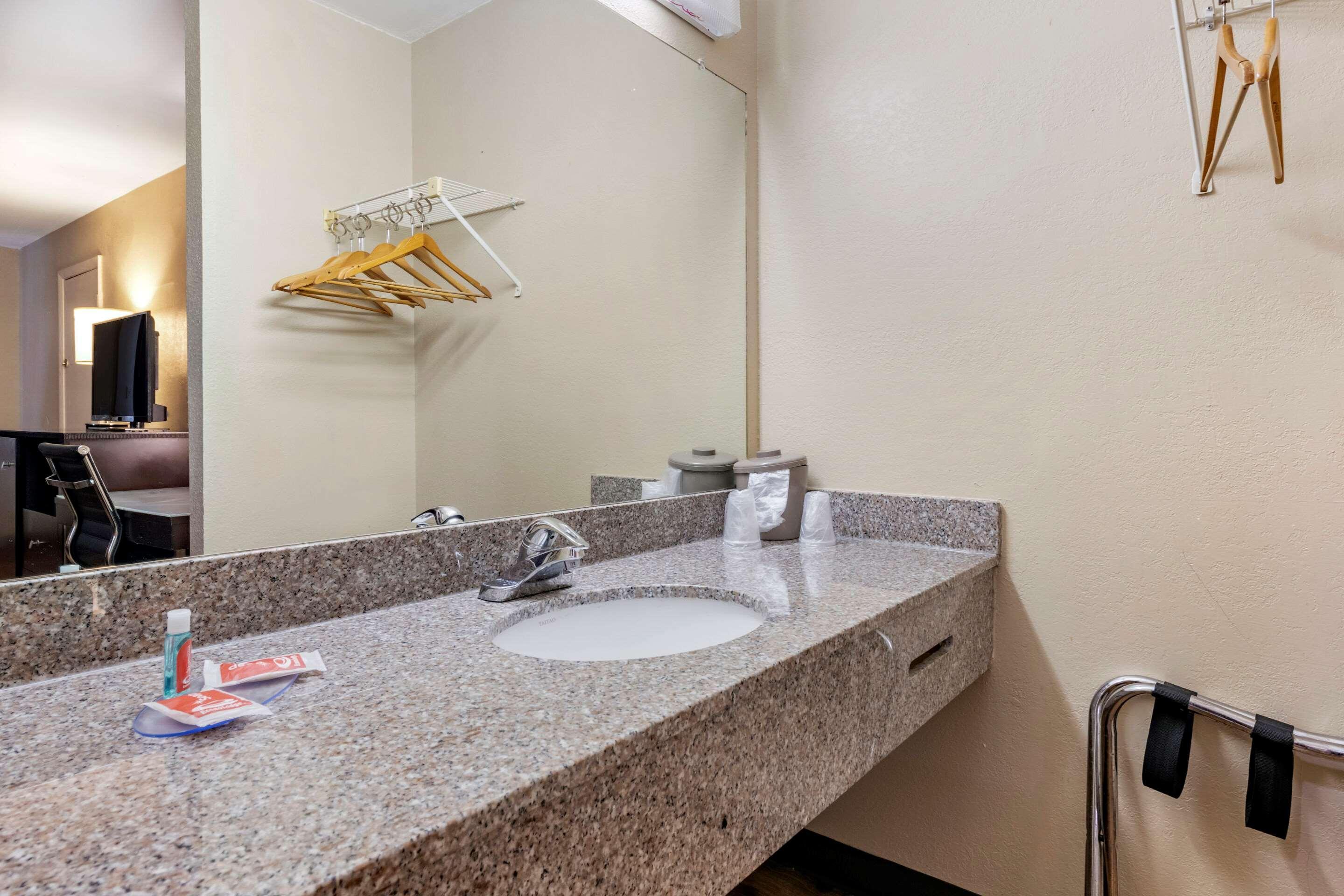 Econo Sebring Lodge Avon Park