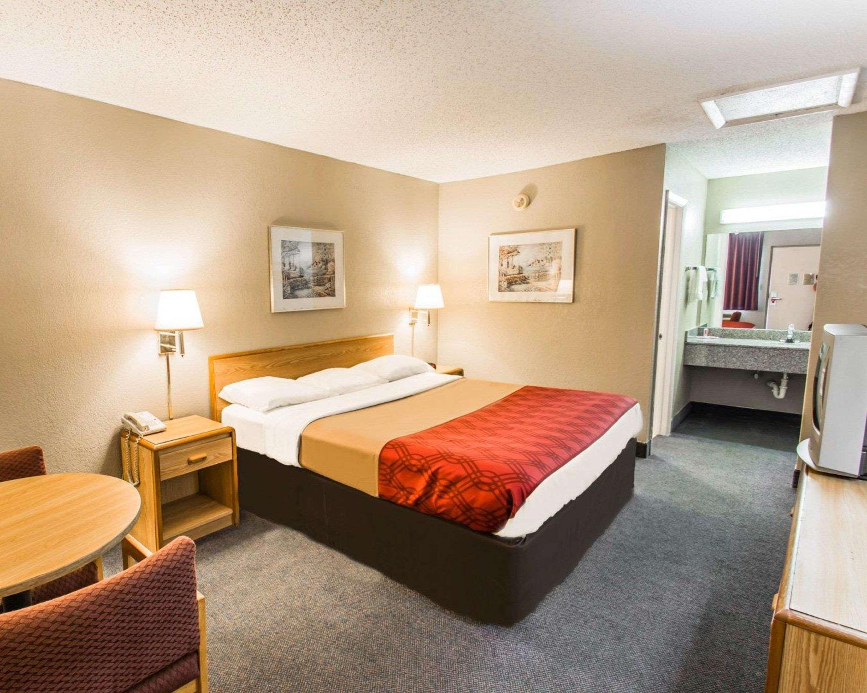 Lodge Econo Sebring