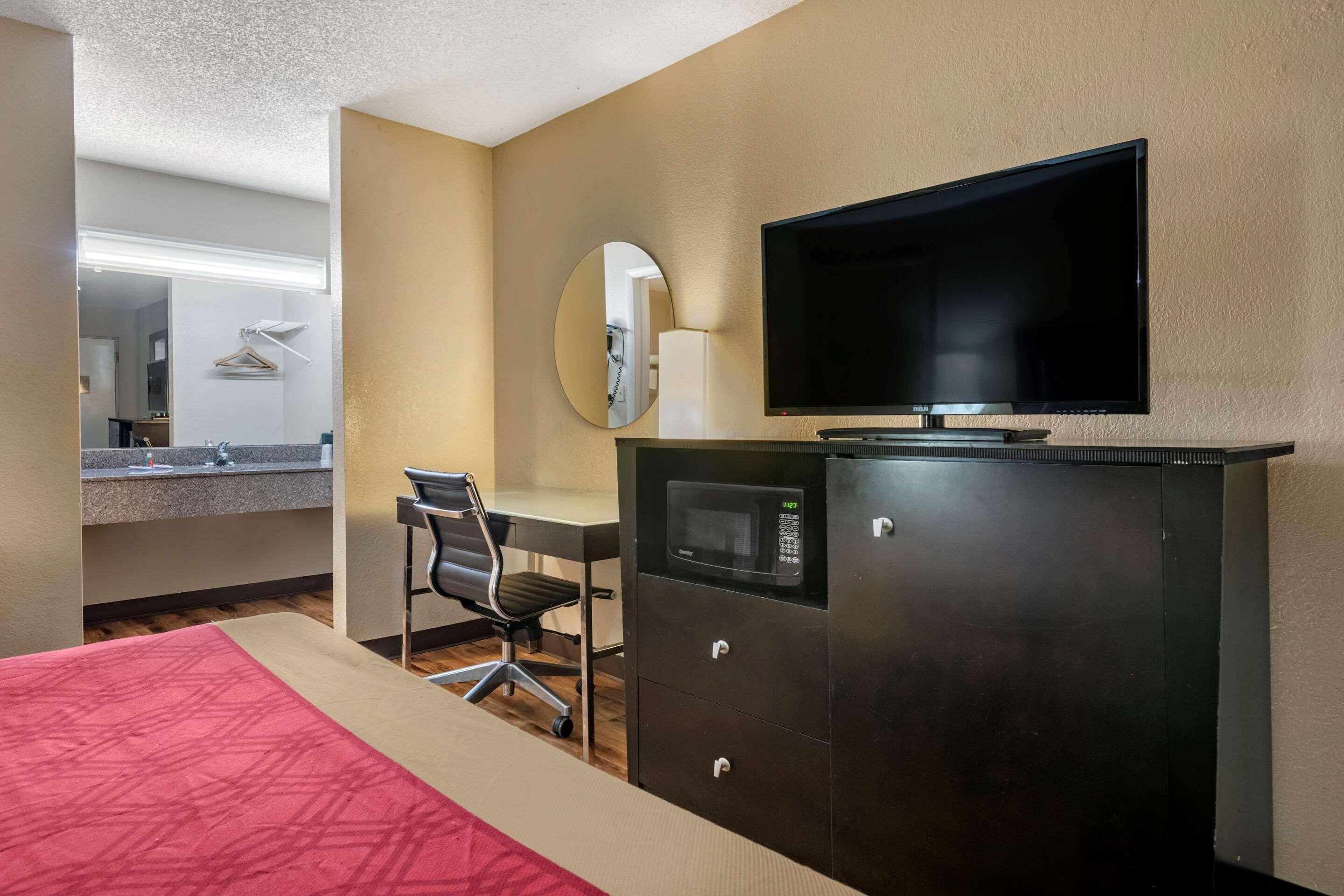 Econo Sebring Lodge