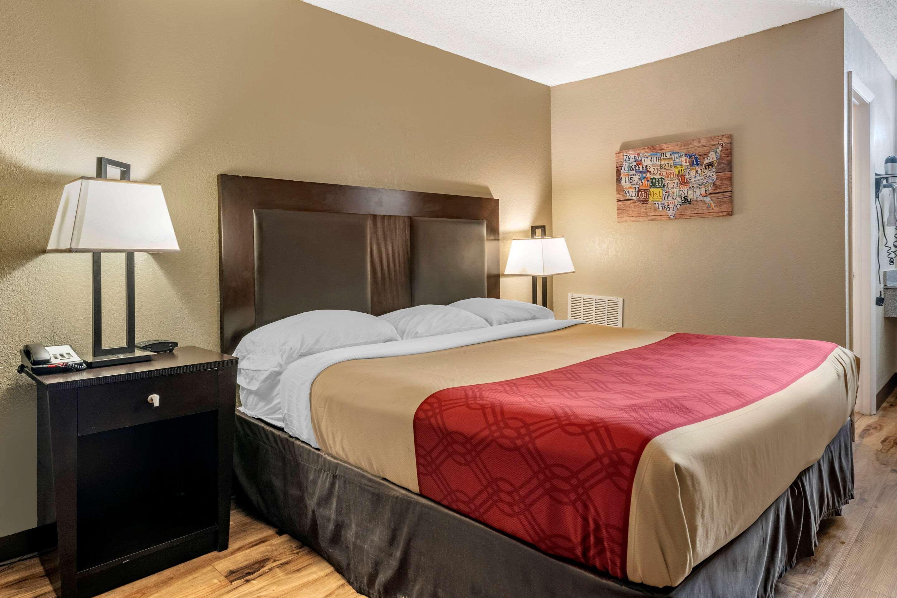 Econo Sebring Lodge