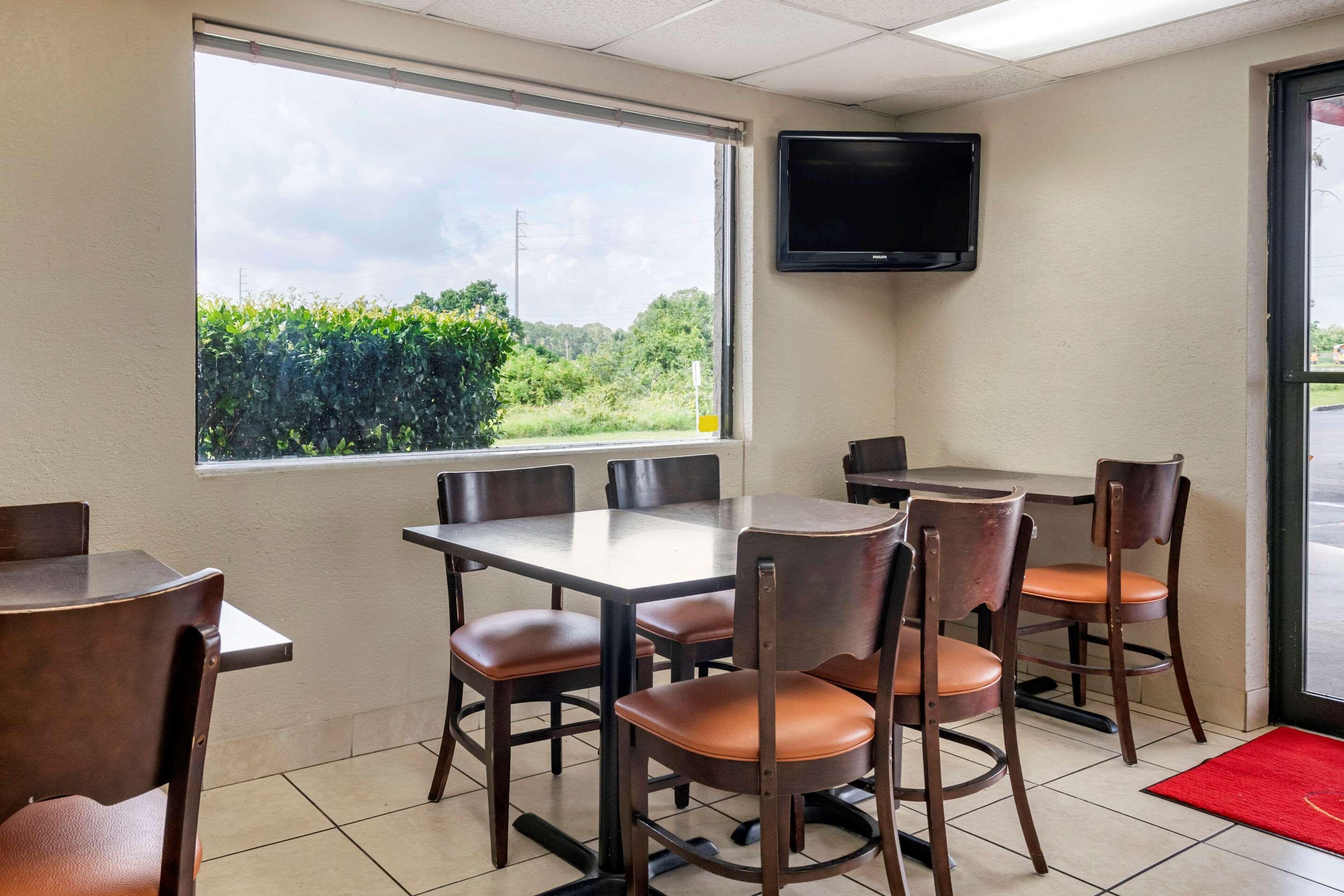 Lodge Econo Sebring