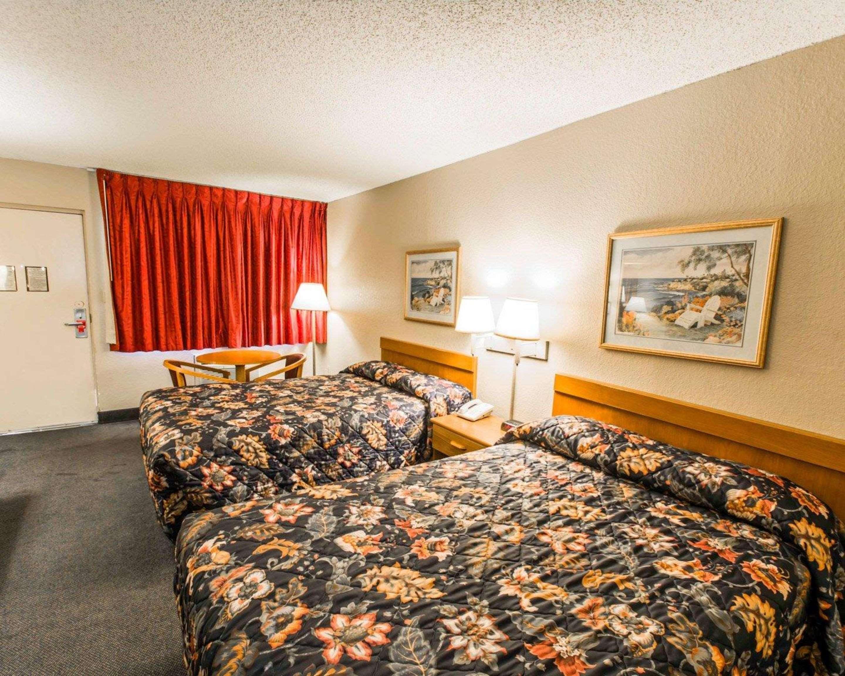 Econo Sebring Lodge *